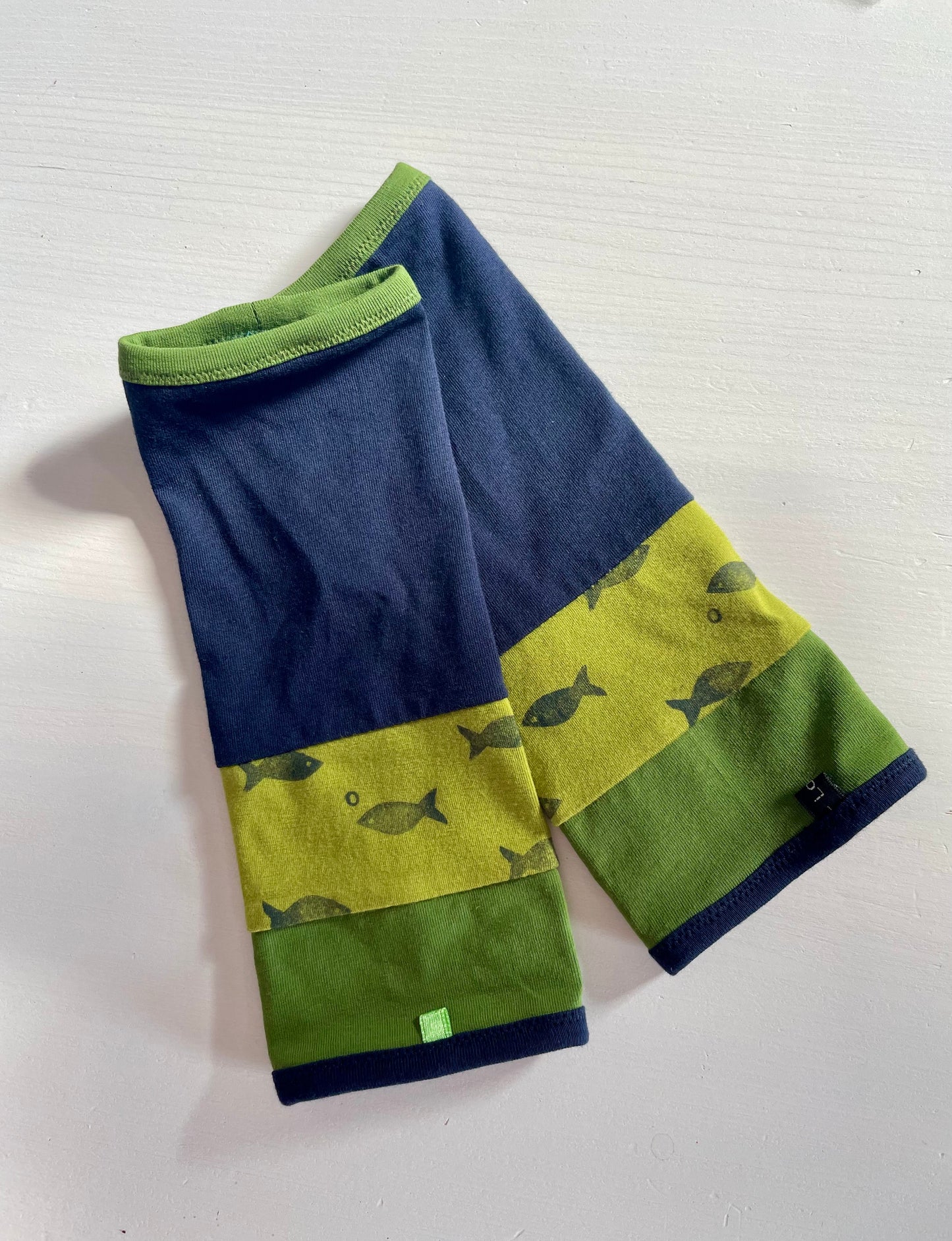 Mitaines en jersey vert et marine à poissons