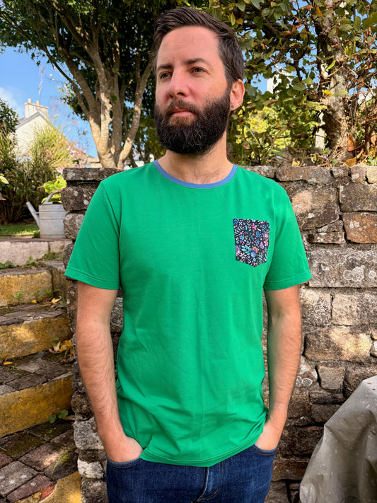 T-shirt homme en coton vert et petites fleurs