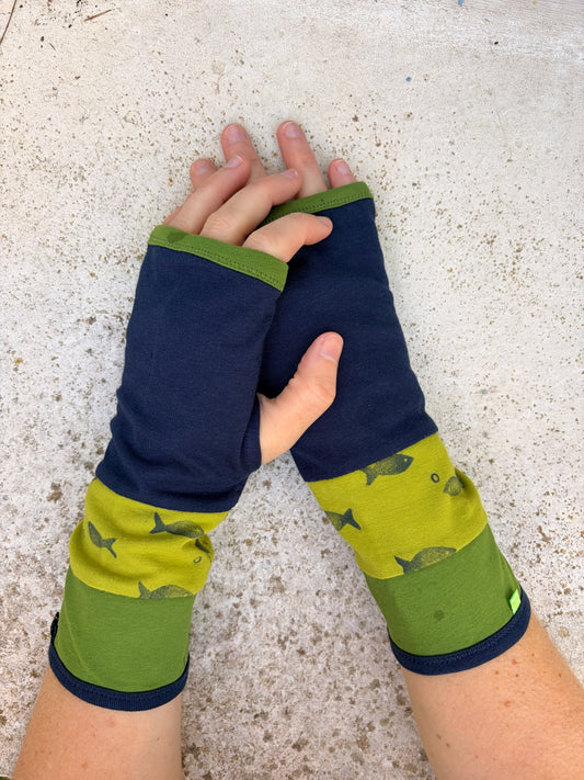 Mitaines en jersey vert et marine à poissons