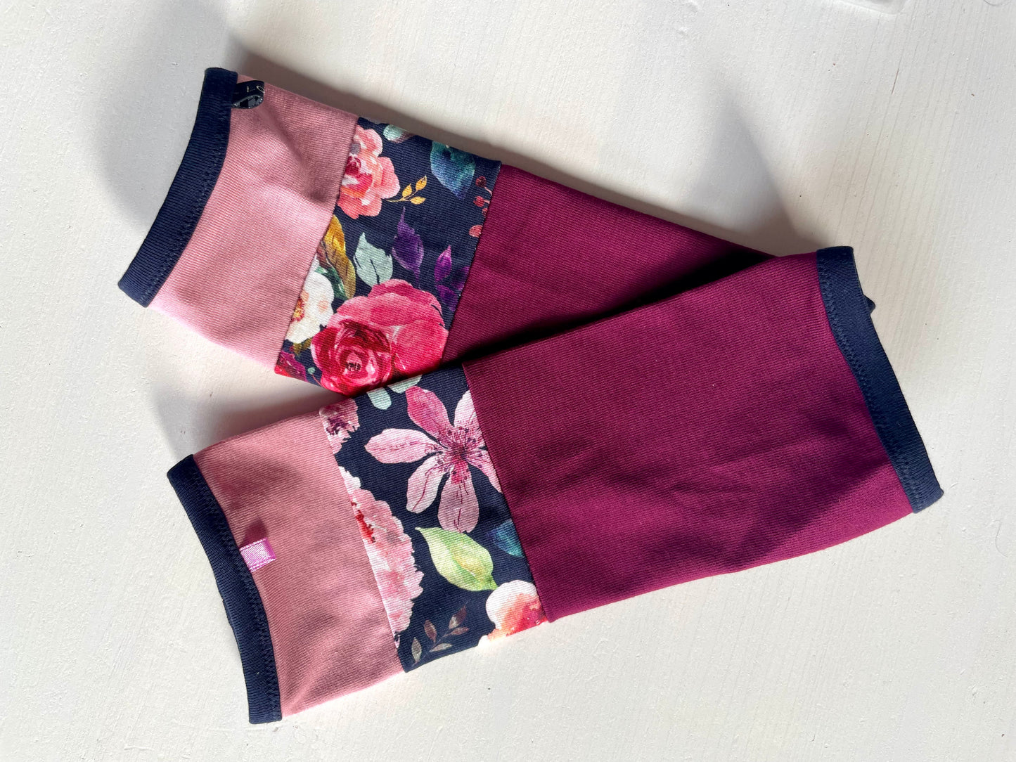 Mitaines en jersey à fleurs, bordeaux et vieux rose