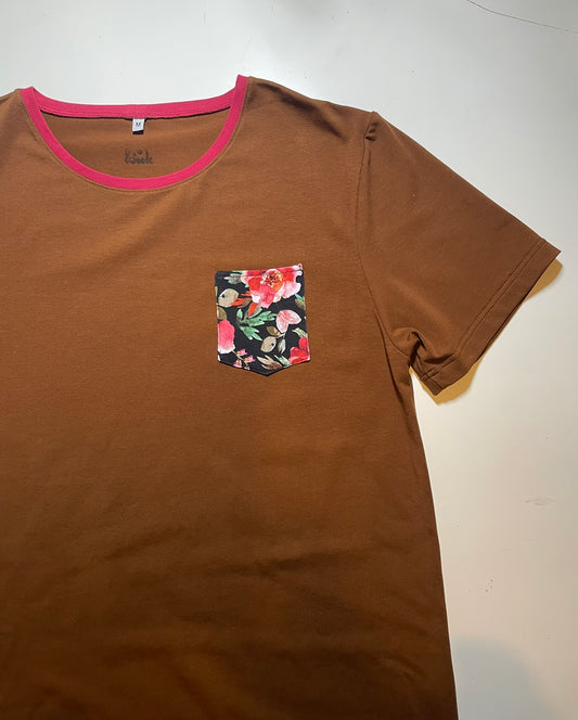 T-shirt homme en coton brun et motifs fleurs
