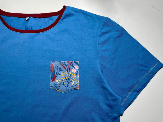 T-shirt homme en coton bleu clair et petites fleurs