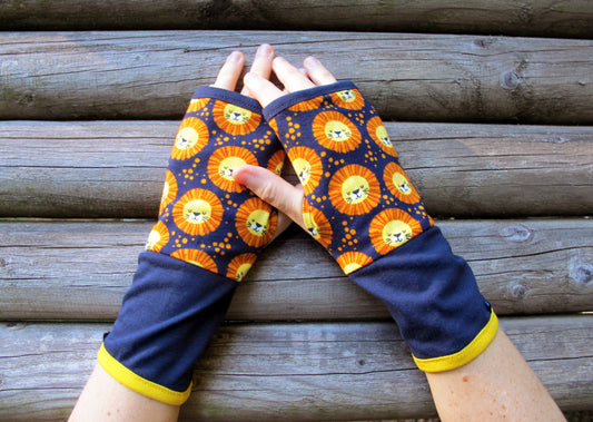 Mitaines en jersey bleu marine et têtes de lions