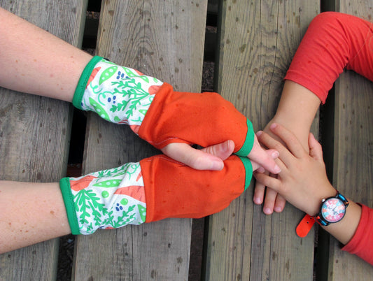 Mitaines en jersey petits pois-carottes