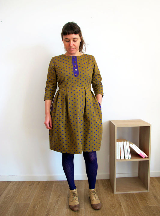 Robe tulipe à manches 3/4 brun à pois violet